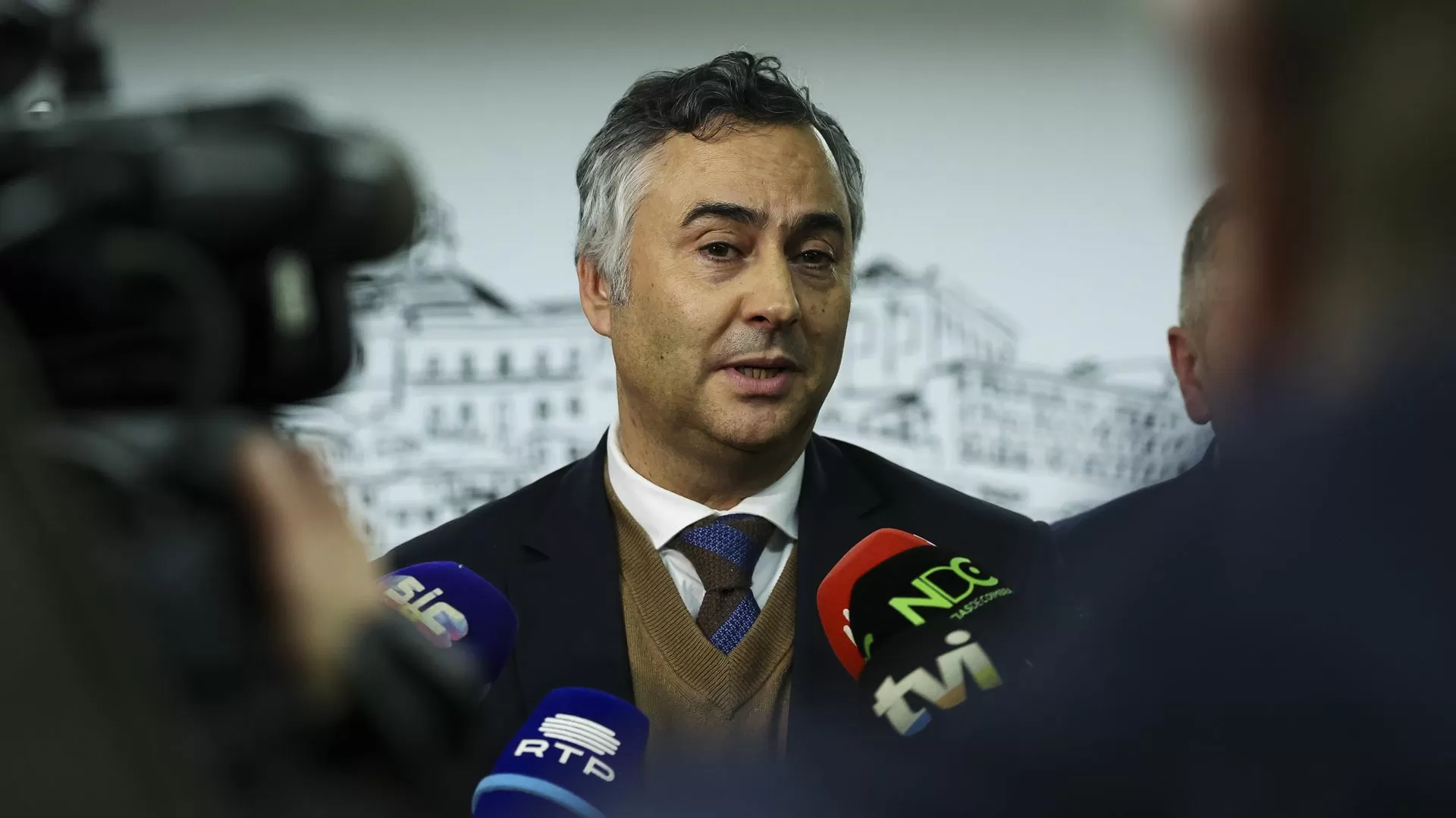 “Não servimos agendas”: Jornalistas da RTP repudiam acusações do ministro da Educação