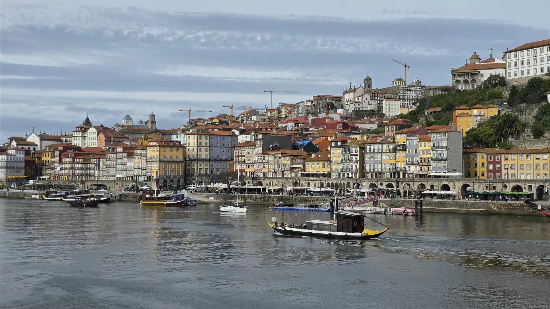 Hotéis do Porto com ocupação entre os 65% e os 100% para o "revéillon"