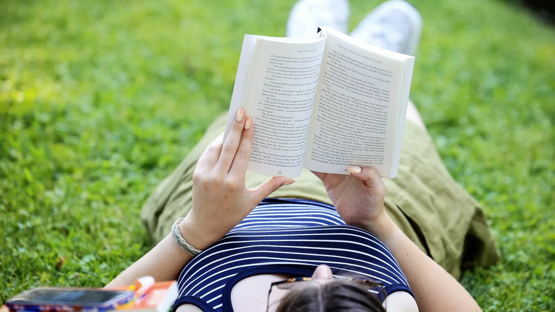 Venda de livros cresce 6,9% em 2025 empurrada por livros infantis e de colorir