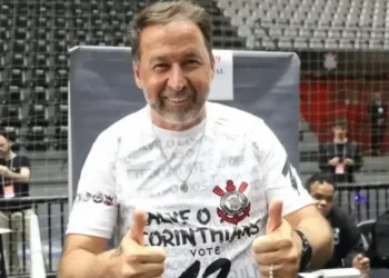Presidente do Corinthians lamenta crise com patrocínios: ‘Esperar a poeira baixar’