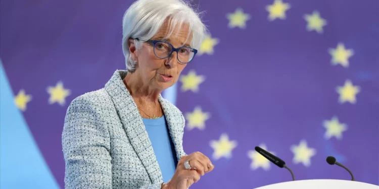 BCE baixa juros em todas as taxas em 25 pontos base