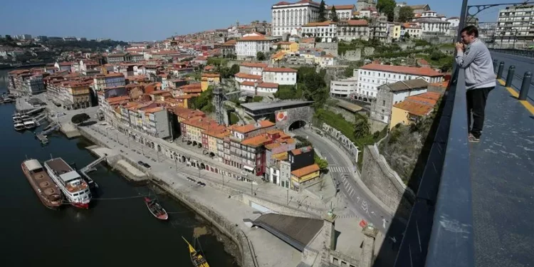 Rui Moreira garante que feirantes vão continuar a vender na Ribeira do Porto