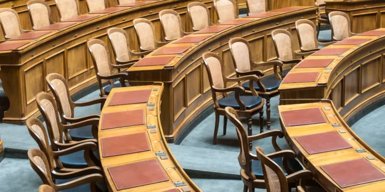 “Superando obstáculos: Experiências positivas da política”