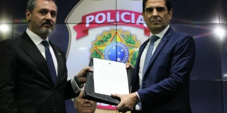 Diretor-geral da PF defende combate à “disseminação em massa de mentiras”