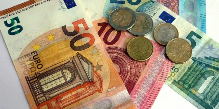 Economistas defendem que taxas de juro devem continuar a descer gradualmente