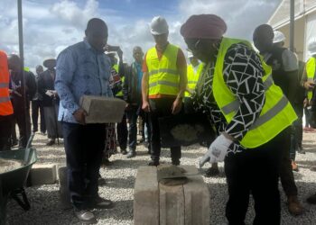 Huambo instala uma central solar de 7,992 MWdc em Bailundo.