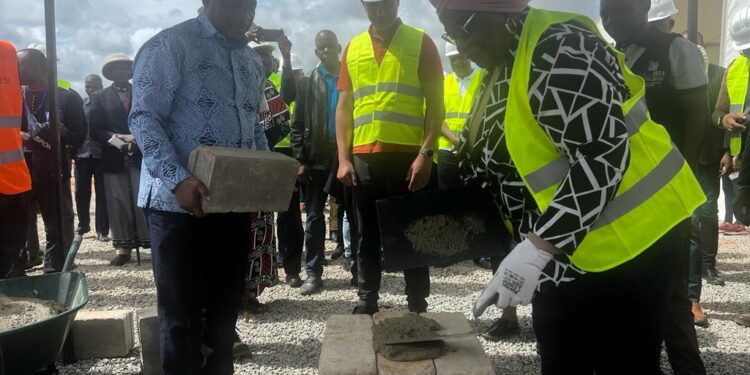 Huambo instala uma central solar de 7,992 MWdc em Bailundo.