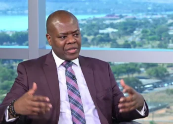 Redes sociais viraram problema de saúde pública e precisam de regulamentação, diz ministro à CNN