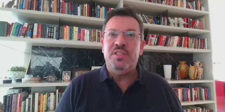 Presidente da Comissão de Privacidade da OAB-SP explica embate entre Moraes e Musk