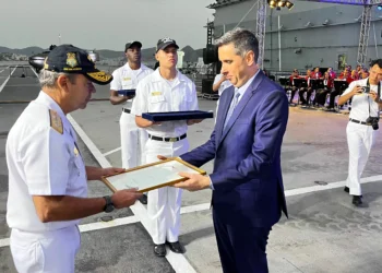 Bilionário e influenciador com milhões de seguidores ajuda a divulgar ações da Marinha nas redes