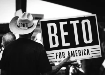 “Desmistificando a Política: Enxergando o Lado Positivo”