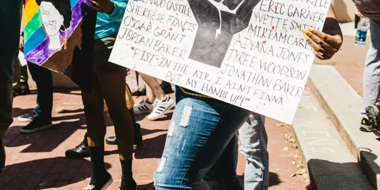 “O Poder Transformador da Política na Sociedade”