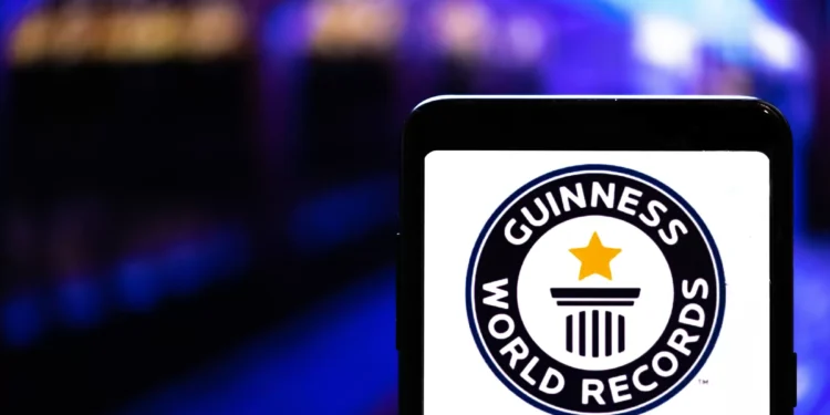 ‘Calculadora humana’: menino de 14 anos quebra 6 recordes de matemática em um dia