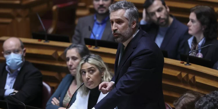 Pedro Nuno Santos diz que ministra da Saúde culpa “tudo e todos pelos seus problemas”