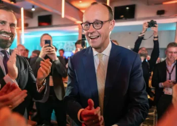 Um “dia histórico” para Merz. Mas quem governará a Alemanha?