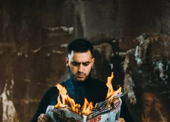 “Desmistificando a Política: A importância de uma verdadeira ética”