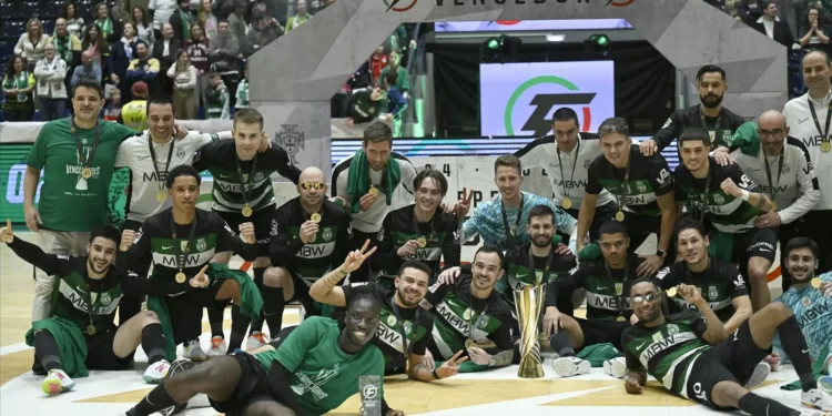 Sporting goleia e conquista Taça da Liga