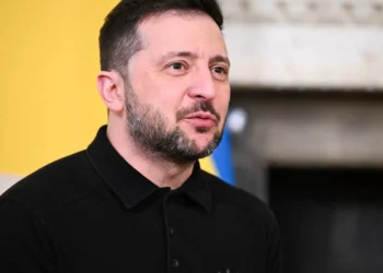 Zelensky promete trabalhar com parceiros europeus para alcançar “paz justa e segura”