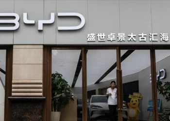 BYD vendeu mais que a Tesla em 2024. Crescimento foi de 23%