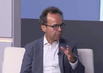 Instabilidade mundial requer posições mais curtas em setores mais seguros, diz gestor