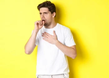 Por que nós arrotamos? Entenda o comportamento do corpo humano