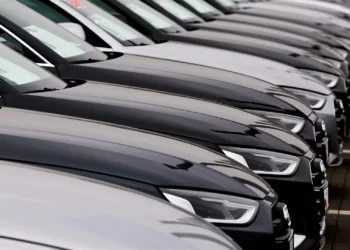 Vendas de automóveis novos na UE caem 3% até fevereiro