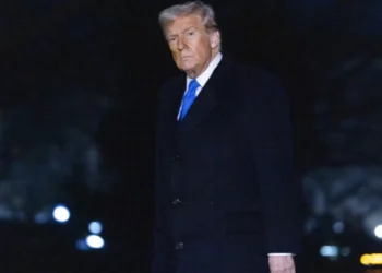 Juiz dos EUA impede Trump de deportar pessoas sob lei do século XVIII