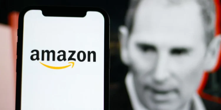 CEO da Amazon alerta: tarifas de Trump podem elevar preços para consumidores