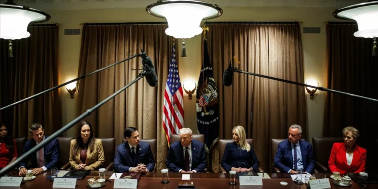 Tarifas ficam ou são para negociar? Aliados de Trump dizem as duas coisas no mesmo dia