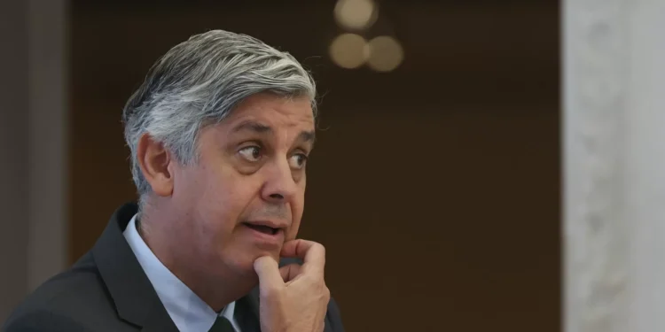 Bancos devolvem 22 milhões por comissões e juros indevidos