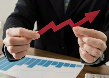 Taxa do Tesouro IPCA+ volta a se aproximar de 8% sob pressão de tarifas de Trump