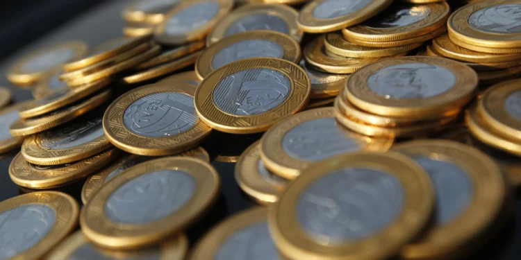 Poupança no Brasil registra 3º mês seguido de saques em março, diz BC