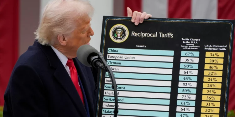 Trump agrava tarifa da China para 125% e anuncia pausa para países que não retaliaram