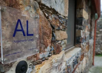 Airbnb considera que alterações às regras de alojamento local prejudicam famílias