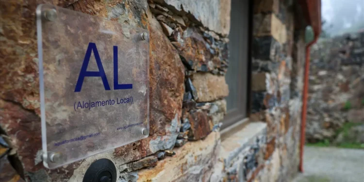 Airbnb considera que alterações às regras de alojamento local prejudicam famílias