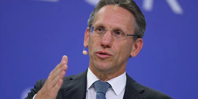 Ministro alemão admite que tarifas aumentam risco de recessão