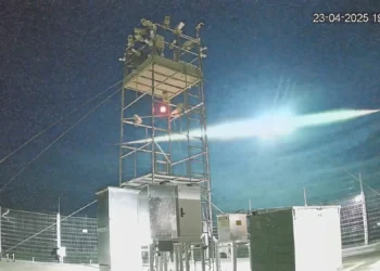 VÍDEO: veja momento em que meteoro passa pelo céu de SC e explode