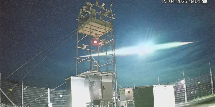 VÍDEO: veja momento em que meteoro passa pelo céu de SC e explode