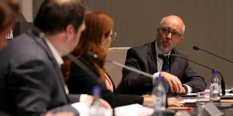 Empresários pedem redução da carga fiscal, Governo plano “robusto” de apoio às empresas