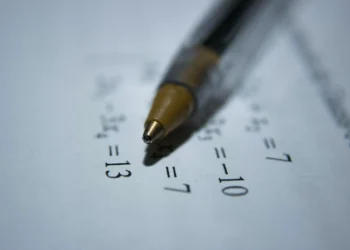 Cálculo fictício entre vendedor e cliente viraliza: 9+2 =10?