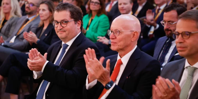 Bancos criticam excesso de regulação que prejudica o “bem-estar social”