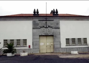 Sindicato apresenta queixas contra diretora da prisão de Tires por violações na greve