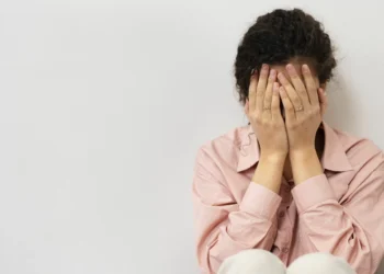 Adolescentes não têm apoio para lidar com redes sociais, diz pesquisa