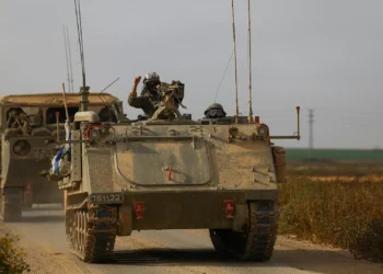 Israel mobiliza dezenas de milhares de reservistas