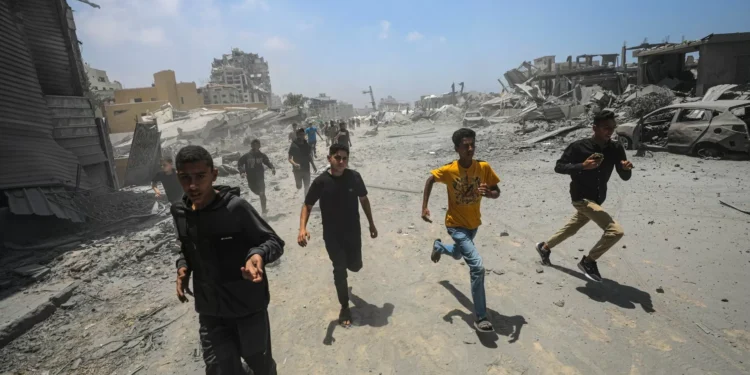 Israel emite ordens de evacuação imediata para quase todo o sul de Gaza