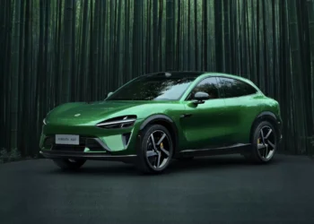 Xiaomi lança seu primeiro SUV elétrico com recarga em 15 minutos