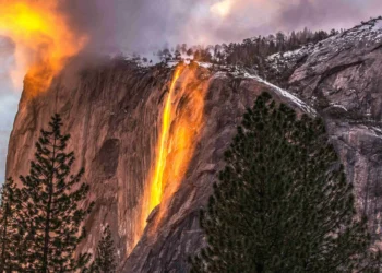 Cachoeira de fogo de Yosemite: o que é e como acontece o fenômeno natural que parece lava