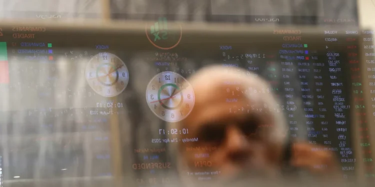 Apesar da instabilidade política e do aumento da despesa em defesa, Fitch admite redução da dívida