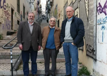 Fernando Rosas pede fim do “monopólio rotativo” do PS e PSD