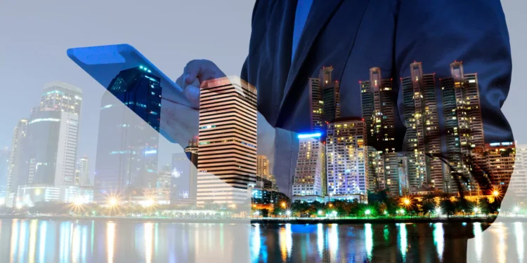 FIIs ou comprar imóveis? O que investidores precisam entender ao investir